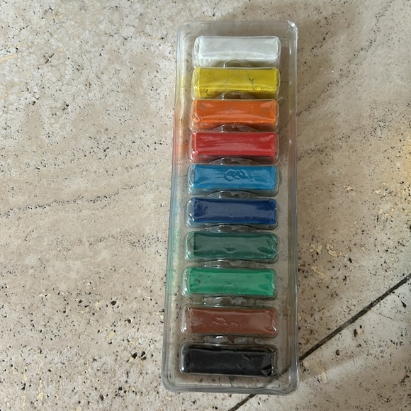 Crayons - Picture 5 of 5